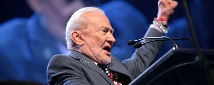 Базз Олдрін до НАСА: щоб дістатися до Марса якомога швидше, начхайте на МКС