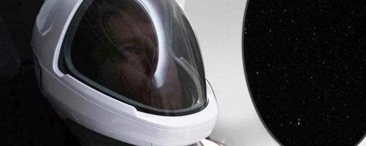 Елон Маск поділився першою фотографією скафандрів СпейсІкс