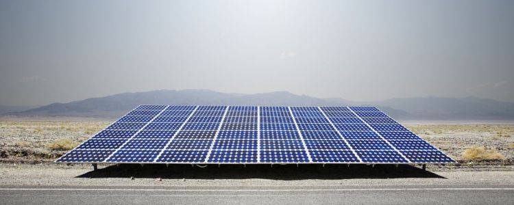 В галузі сонячної енергії працює більше американців, ніж в Епл, Фейсбук і Гугл разом