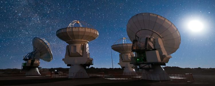 Таємничі сигнали з космосу продовжують збивати з пантелику вчених