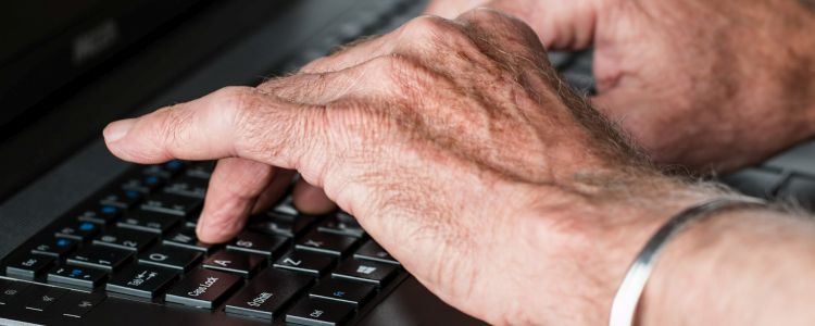 Нове дослідження вважає, що паркінсонізм є частково аутоімунним захворюванням