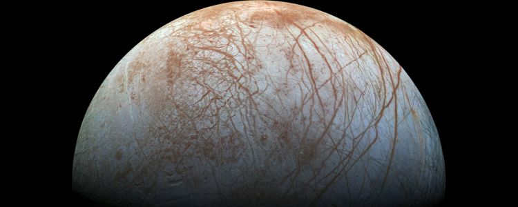 Шлейфи на Європі могли б підтвердити підозри щодо наявністі води під його крижаною кіркою