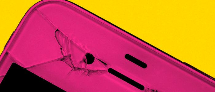 Місто в Японії заборонило користуватися телефонами при ходьбі