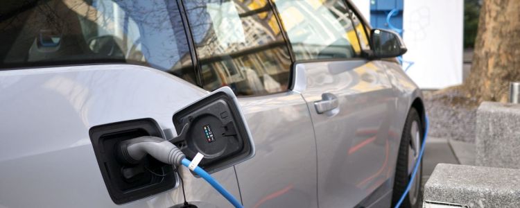 Більшість нових автомобілів Норвегії тепер є електричними або гібридними