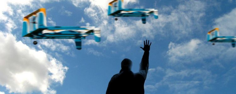 Останній патент Амазону змусить дронів реагувати на крики і розмахування руками