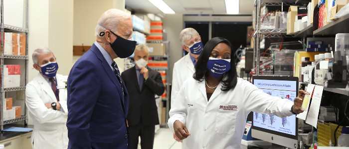 Байден: дезінформація в Фейсбук «вбиває людей»