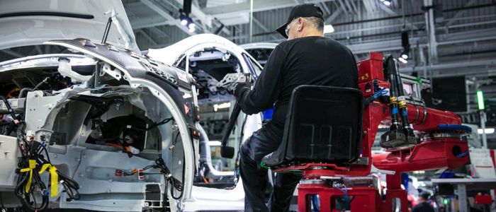 Каліфорнія почала розслідування Тесли щодо безпеки на робочому місці
