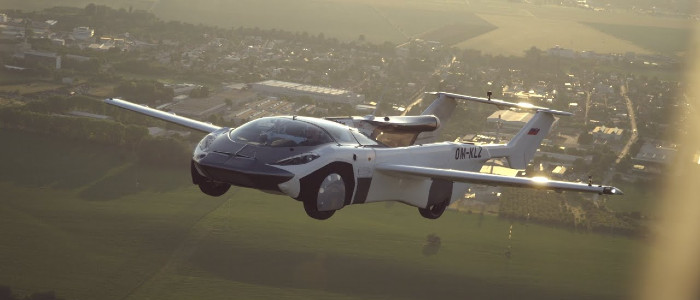 Автомобіль з висувними крилами зробив тестовий політ