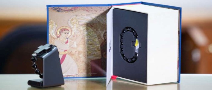 Католицька церква випустила гаджет «натисни, щоб помолитися» за 109 доларів