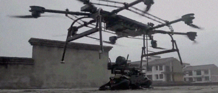 Китай хвалиться дроном, який скидає робособаку з величезною гарматою куди завгодно