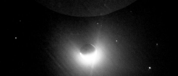 Атмосфера Землі простягається далеко за межі Місяця