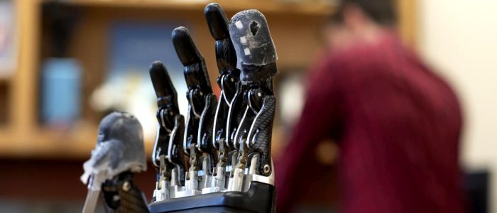 Електронна шкіра дозволяє відчувати біль через протези