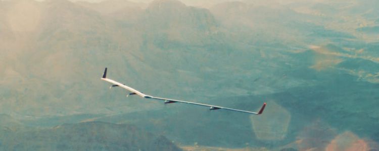 Фейсбук нарешті запустив власного дрона на сонячних панелях