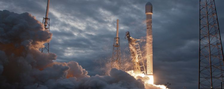 Сокіл 9 щойно запустив перші два з 11925 супутників для Інтернету від СпейсІксу