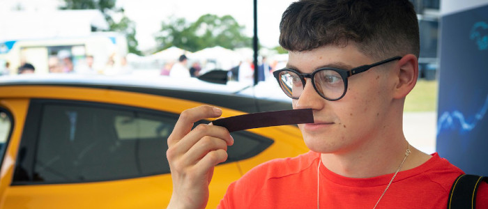 Форд представив бензиновий аромат для ностальгуючих власників електромобілів