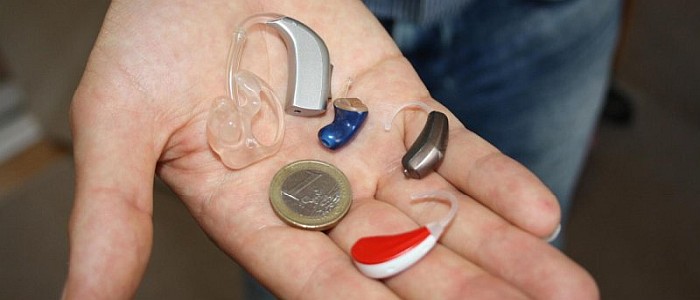 Слухові апарати покращують соціальне життя