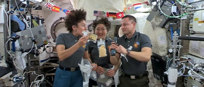 Ось що в меню святкової вечері на День подяки на МКС