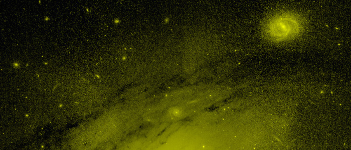 Хаббл помітив величезні «темні промені», які виходять із чорної діри