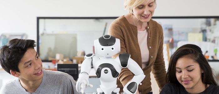 Людиноподібні роботи можуть маніпулювати нашими емоціями