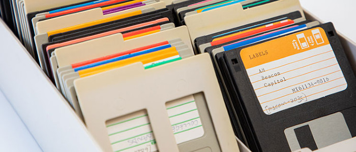 Уряд Японії заявив, що його співробітники перестануть зберігати офіційні дані на дискетах