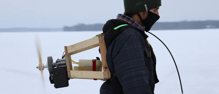 Винахідник створив «реактивний ранець» для швидкісного катання на ковзанах