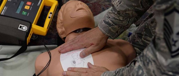 Зміна положення електродів дефібрилятора може покращити рівень виживання