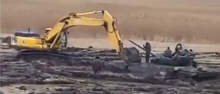 Загарбницька армія зазнає поразки від української багнюки