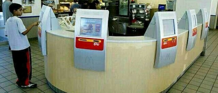 Замовляти їжу через сенсорний екран так весело, що ви більше витрачаєте