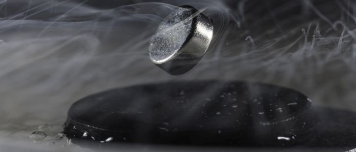 Вчені нарешті створили надпровідник при кімнатній температурі