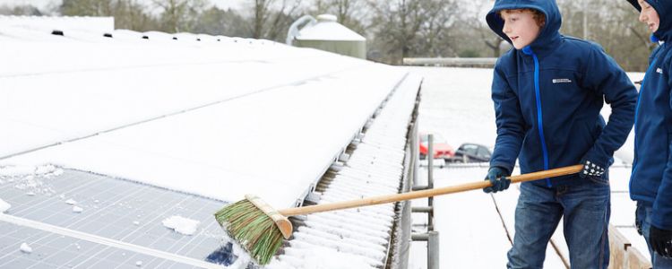 Сонячні панелі замінюють дизельне паливо на далекій півночі Канади