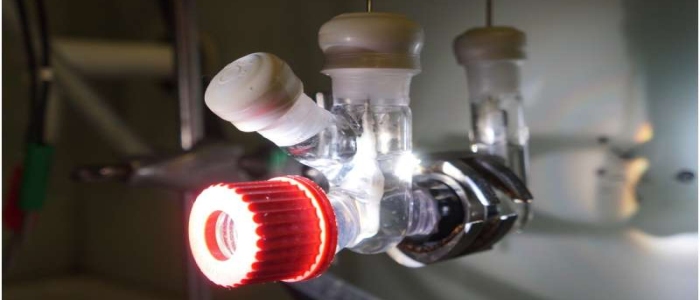 Машина на сонячній енергії перетворює СО2 та пластикові відходи на цінне паливо