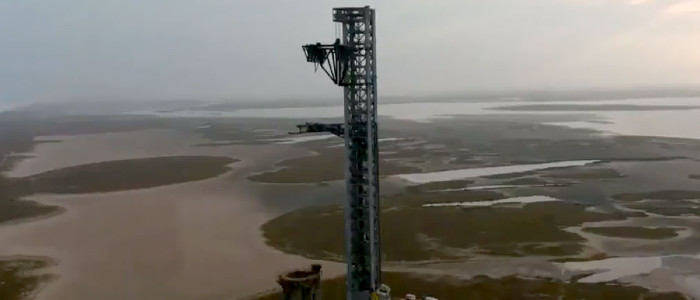 СпейсІкс тестує гігантські «палички для їжі» для вловлювання зорельотів