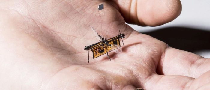 Цей маленький привабливий робот перший, що літає без проводів