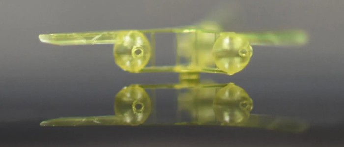 Вчені створили крихітних роботів без двигунів, які літають на звукових хвилях