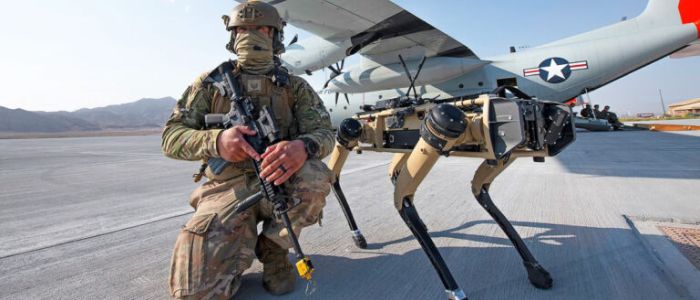 Американські військові використовують робособак для охорони бази ВПС