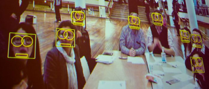 Програмне забезпечення сканування облич в поліції Уельсу позначає не тих осіб