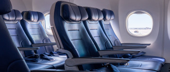 Авіакомпанії відправляють у рейси тисячі зовсім порожніх лайнерів