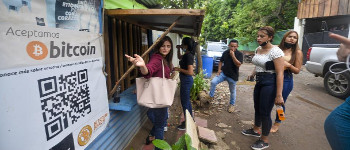 Ціла країна перейшла на біткойн, і тепер її економіка борсається