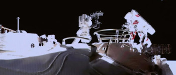 Китайські астронавти здійснили перший вихід у відкритий космос за межами нової станції