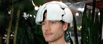 Компанія починає поставки свого шолома для читання думок за 50000 доларів