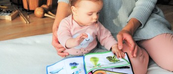Різноманітне ігрове середовище пов'язане з кращими комунікативними навичками немовлят