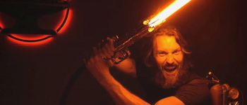 Інженери створили плазмовий світловий меч, який може різати метал