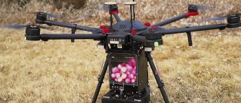 Пожежники використовують дрони, які скидають вогняні кулі