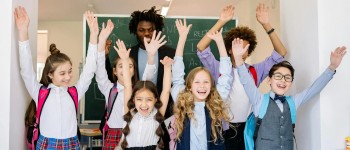 Дівчата щасливіші за хлопців у школі