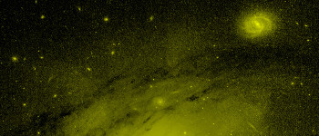 Хаббл помітив величезні «темні промені», які виходять із чорної діри