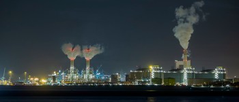 Величезний попит на електроенергію для штучного інтелекту підтримує існування вугільних електростанцій