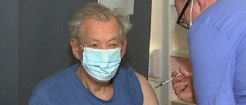 Ієн Маккеллен відчув «ейфорію» після вакцинації проти коронавірусу