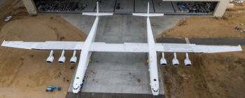 Творці найбільшого в світі літака мають позаземні амбіції