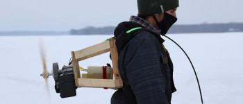 Винахідник створив «реактивний ранець» для швидкісного катання на ковзанах