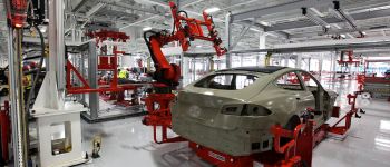 Маск визнає автоматизацію на фабриці Тесла поганою ідеєю